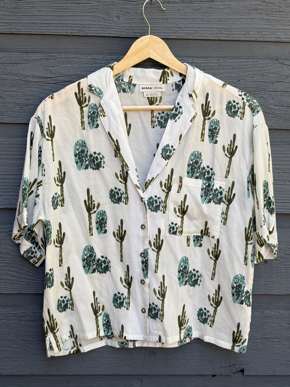 Prana Iguala White Green Cactus Short Sleeve Button Down Lightweight Shirt XS